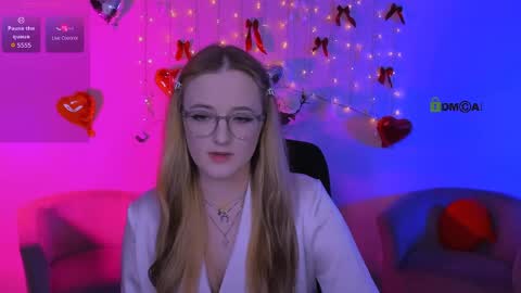 luna_berryy online show from April 2026 08:11:02 PM
