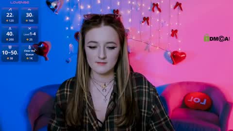 luna_berryy online show from April 2026 07:23:01 PM