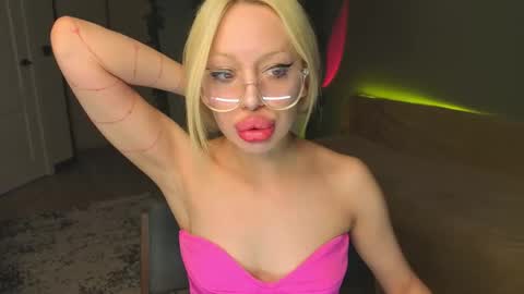 luna_beverly online show from May 2026 08:25:01 PM