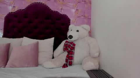 Snapshot of luna_bloomm_ chatting on May 2026 06:20:02 AM Luna Bloom online show from May 2026 06:20:02 AM