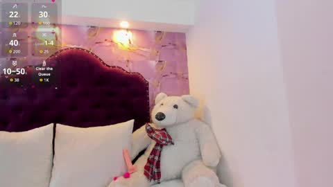 Snapshot of luna_bloomm_ chatting on May 2026 05:02:02 AM Luna Bloom online show from May 2026 05:02:02 AM