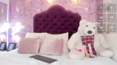 Snapshot of luna_bloomm_ chatting on June 2026 04:10:01 AM Luna Bloom online show from June 2026 04:10:01 AM