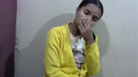 Snapshot of luna_cherry0 chatting on May 2026 04:08:02 AM Laura online show from May 2026 04:08:02 AM