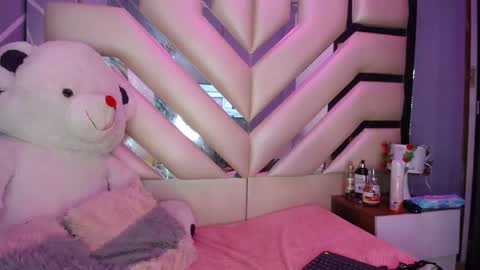 LUNA  online show from January 2025 02:27:02 AM