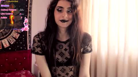 Luna online show from November 2025 05:17:01 PM