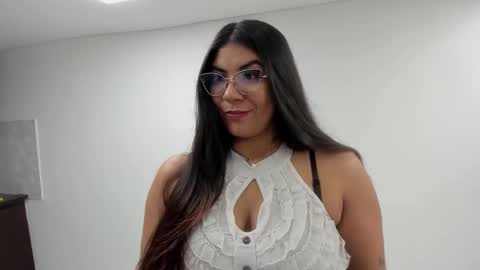 luna  online show from October 2025 11:29:02 AM