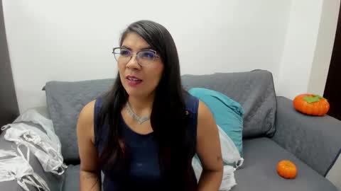 luna  online show from October 2025 11:22:01 AM