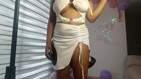 Snapshot of luna_ebony1 chatting on October 2025 02:18:02 PM Couple X online show from October 2025 02:18:02 PM