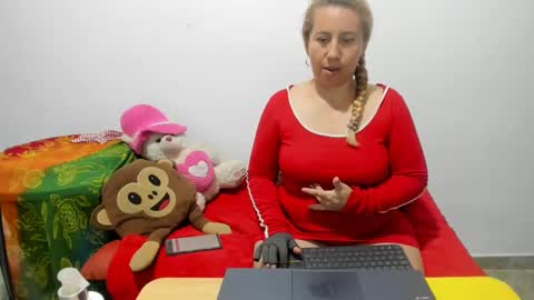 Snapshot of luna_fantasstic chatting on February 2025 06:32:02 AM lunafantastic online show from February 2025 06:32:02 AM