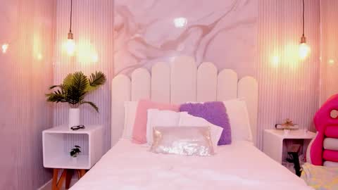 luna_hot_ass online show from October 2025 09:00:02 PM