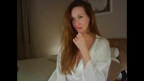 luna_hoti online show from May 2026 11:43:02 PM