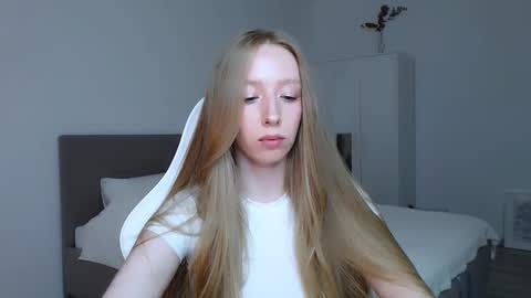 Luna online show from September 2025 08:45:01 PM