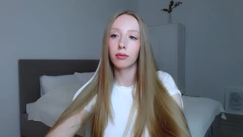 Luna online show from October 2025 07:54:01 PM