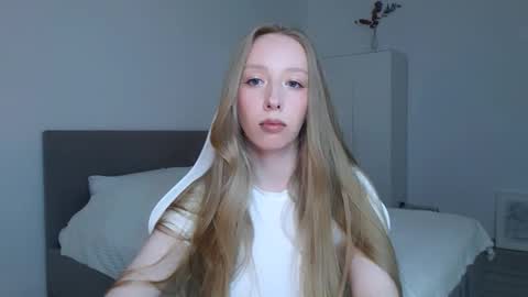 Luna online show from October 2025 09:01:01 PM