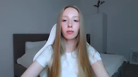 Luna online show from October 2025 08:09:02 PM