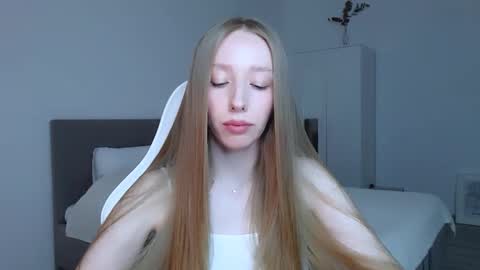 Luna online show from October 2025 07:58:01 PM