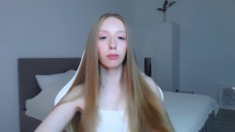 Luna online show from October 2025 08:11:02 PM