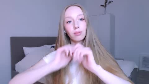 Luna online show from December 2025 09:20:02 PM