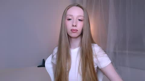 Luna online show from April 2026 10:52:02 PM