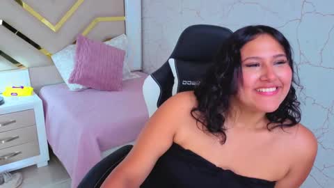 Luna  Jonez  online show from November 2025 02:17:01 PM