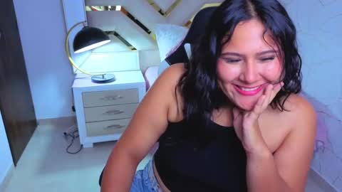 Luna  Jonez  online show from November 2025 11:13:02 AM