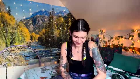 Snapshot of luna_leena chatting on December 2024 05:52:02 PM Aspen online show from December 2024 05:52:02 PM