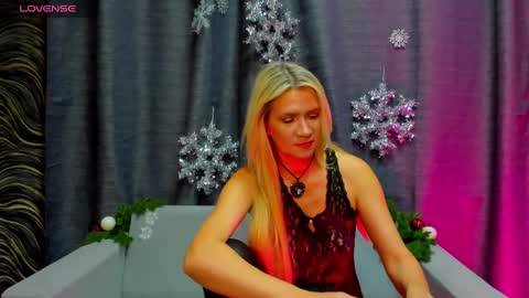 Snapshot of luna_lew1s chatting on December 2024 08:32:02 AM luna_lew1s online show from December 2024 08:32:02 AM
