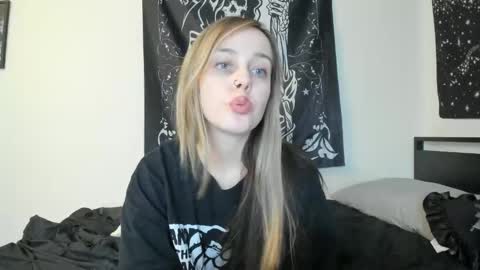 Luna online show from November 2025 01:59:01 AM