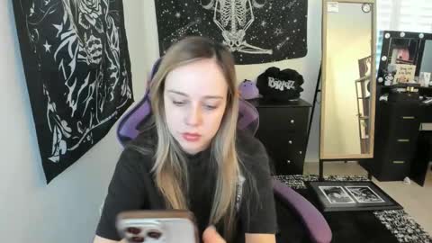 Luna online show from December 2025 06:24:02 PM