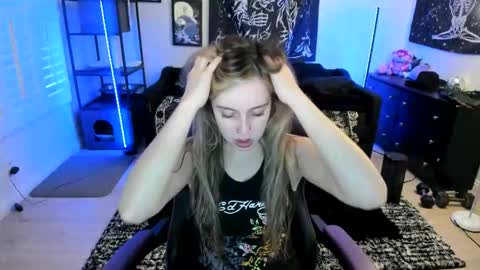Luna online show from May 2026 10:59:01 PM