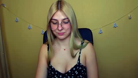 Snapshot of luna_lush_ chatting on December 2024 12:38:02 PM Luna online show from December 2024 12:38:02 PM