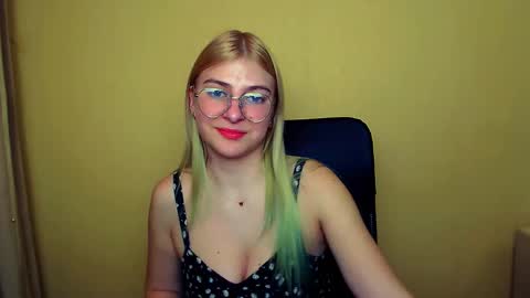 Snapshot of luna_lush_ chatting on January 2025 11:37:02 AM Luna online show from January 2025 11:37:02 AM