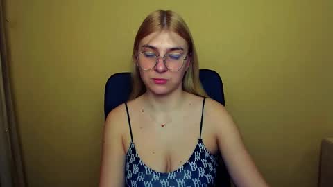 Snapshot of luna_lush_ chatting on January 2025 08:29:01 AM Luna online show from January 2025 08:29:01 AM