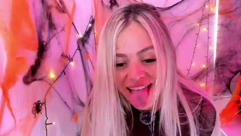 Snapshot of luna_marquez_ chatting on October 2025 12:52:02 PM Luna Marquez online show from October 2025 12:52:02 PM