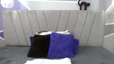 Luna  online show from February 2026 05:53:01 PM