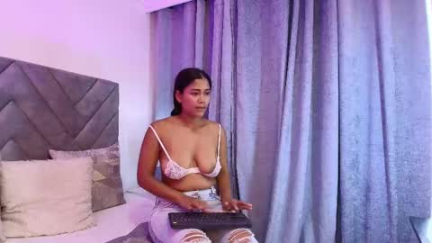 Snapshot of luna_queen7 chatting on April 2026 01:41:02 PM luna_queen7 online show from April 2026 01:41:02 PM