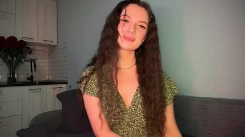 luna_raee online show from September 2025 11:04:02 AM