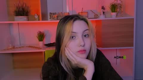 Luna online show from October 2025 07:03:02 PM