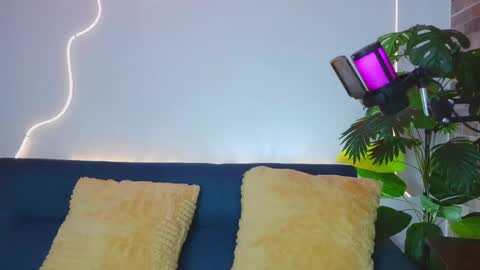 Snapshot of luna_valen chatting on May 2026 04:30:02 AM luna_valen online show from May 2026 04:30:02 AM