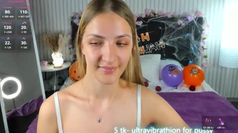 Snapshot of luna_vibee chatting on October 2025 11:32:02 AM Luna online show from October 2025 11:32:02 AM