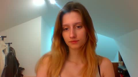 Snapshot of luna_xsensual chatting on January 2025 05:51:02 PM L U N A online show from January 2025 05:51:02 PM