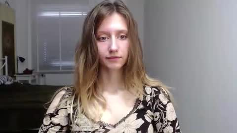 L U N A  online show from October 2025 06:02:02 AM