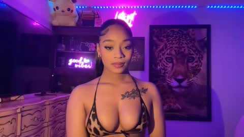 lunaa_11 online show from December 2025 02:38:01 AM