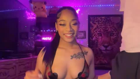 lunaa_11 online show from May 2026 06:32:01 AM