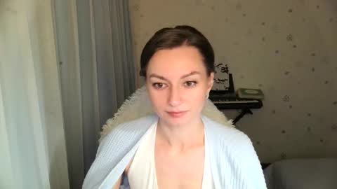 Snapshot of lunaa_bluee chatting on November 2025 07:01:02 PM lunaa_bluee online show from November 2025 07:01:02 PM