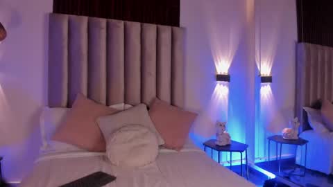 lunaa_moonn online show from May 2026 08:15:01 PM
