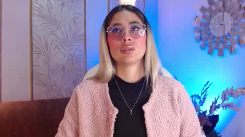 Luna online show from September 2025 03:21:01 AM