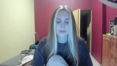 Snapshot of lunaangell chatting on December 2025 10:27:02 PM lunaangell online show from December 2025 10:27:02 PM