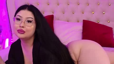 lunababe_ online show from May 2026 11:15:01 AM