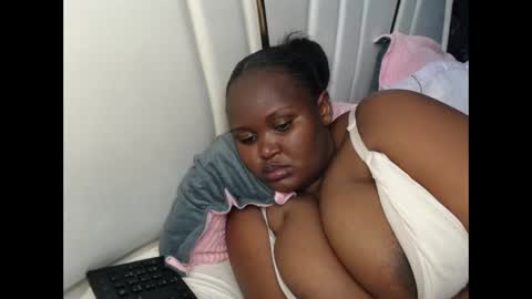 lunabloom01 online show from September 2025 01:05:02 PM